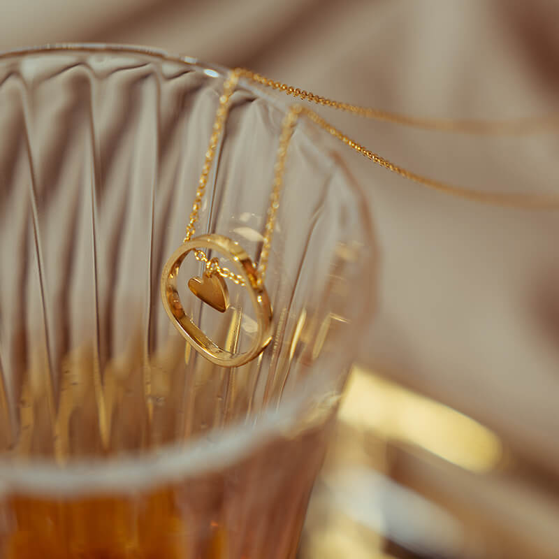 Colar Contorno coração dourado