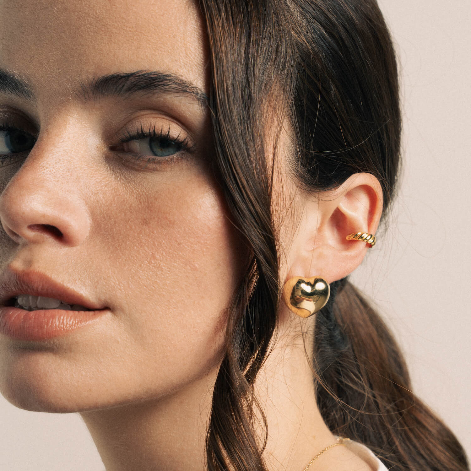 Brincos Coração em Prata Dourada