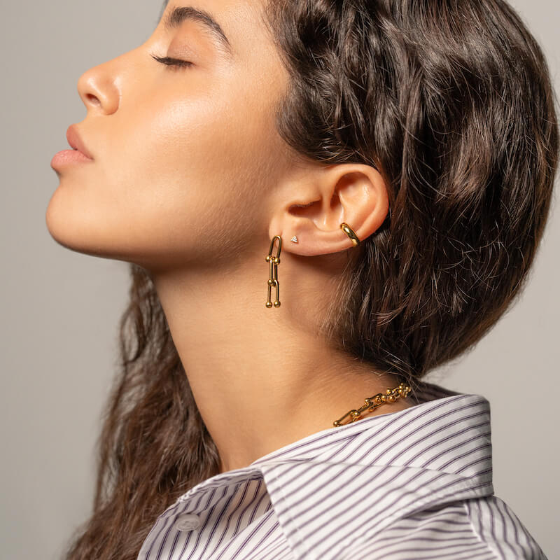 Brincos Cadeado em Aço Dourado
