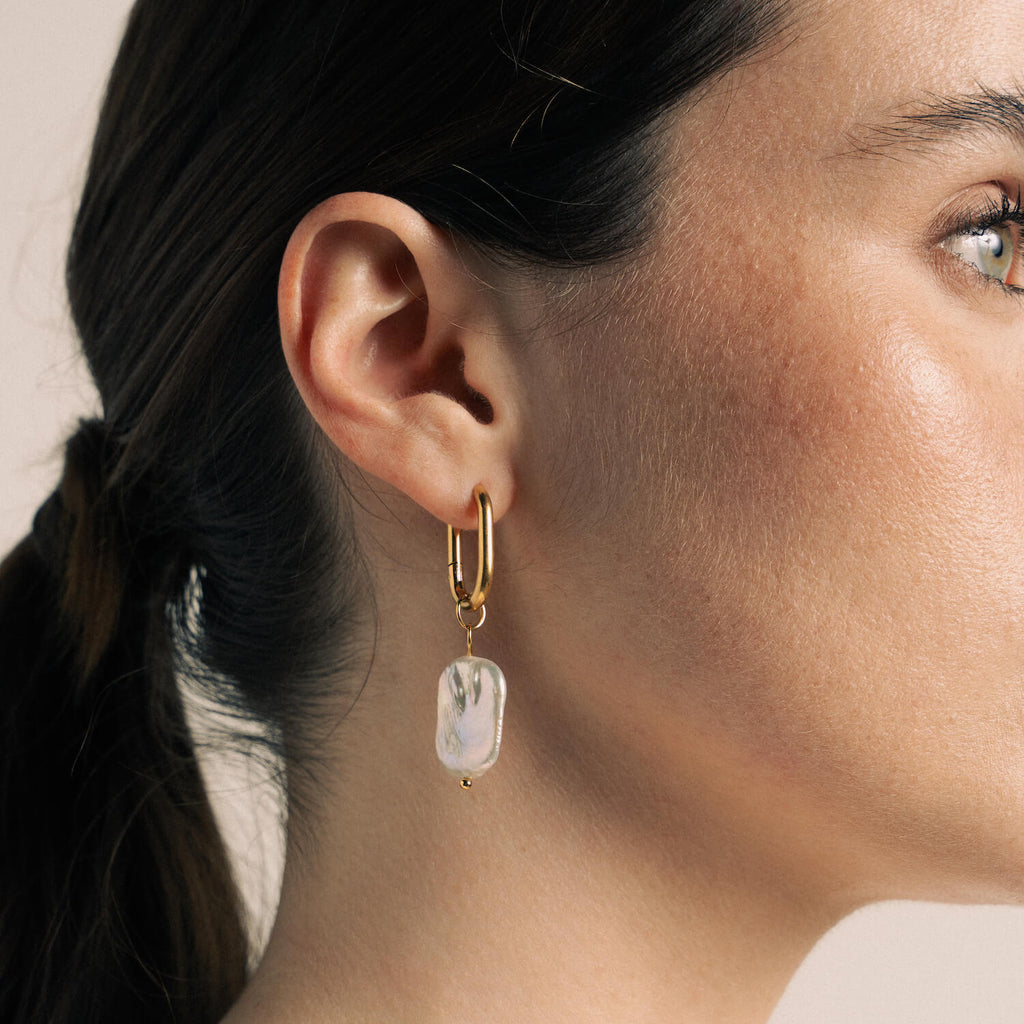 Brincos Argola Pérola e Aço Dourado