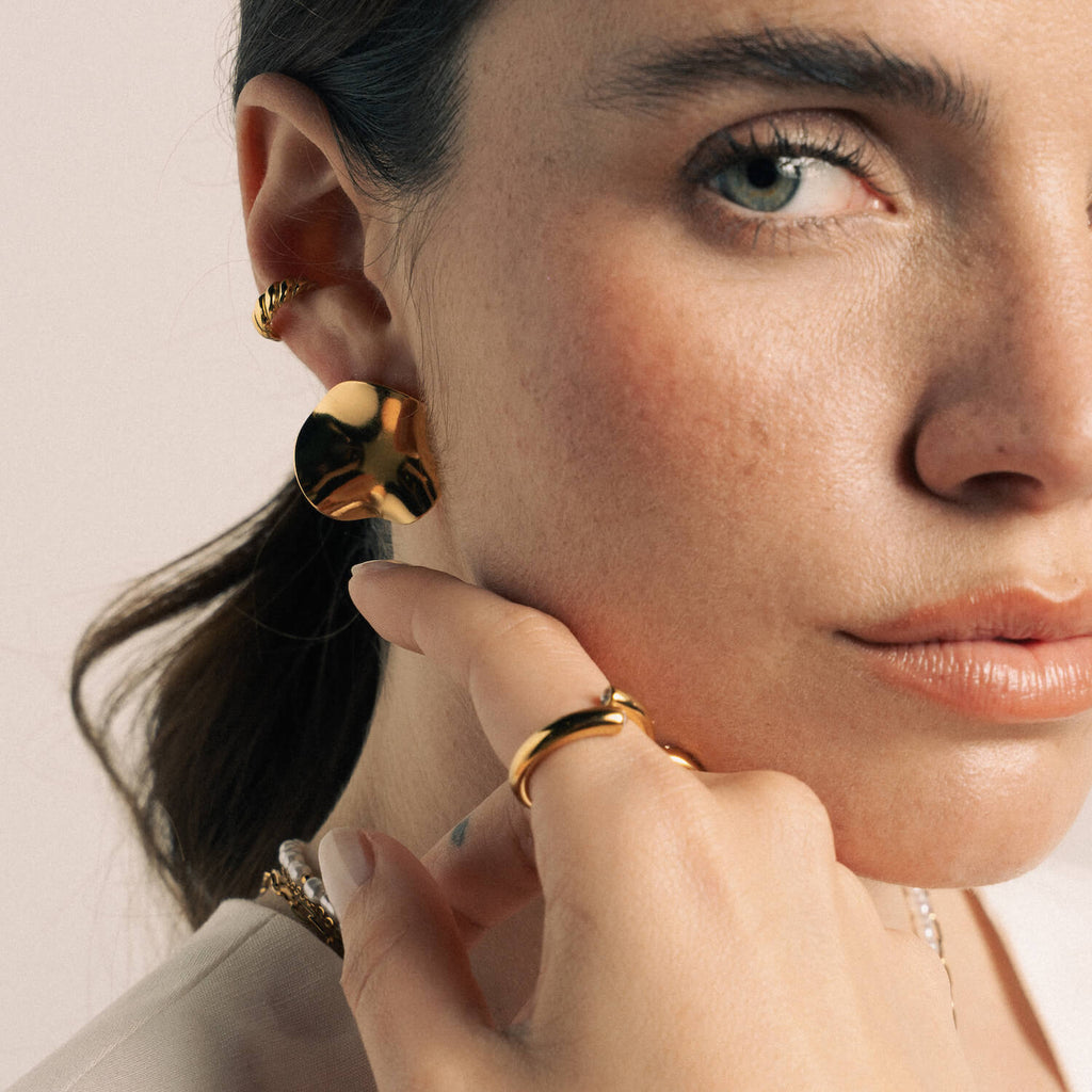 Brincos em Aço Dourado