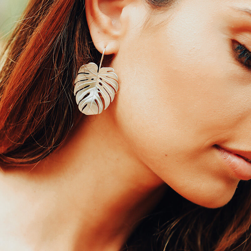 Brincos Costela-de-Adão grande prateados