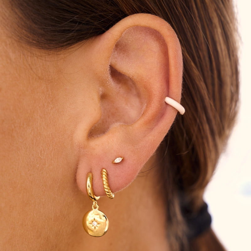 Brincos Argola Estrela Cintilante em Prata Dourada