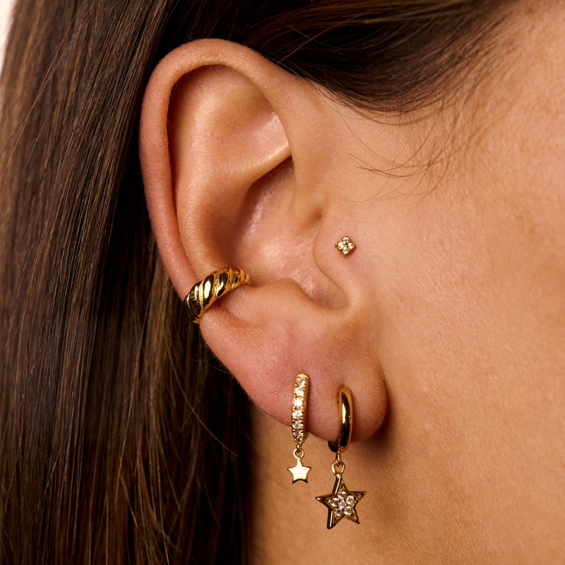 Brincos Argola Estrela Brilhantes em Prata Dourada