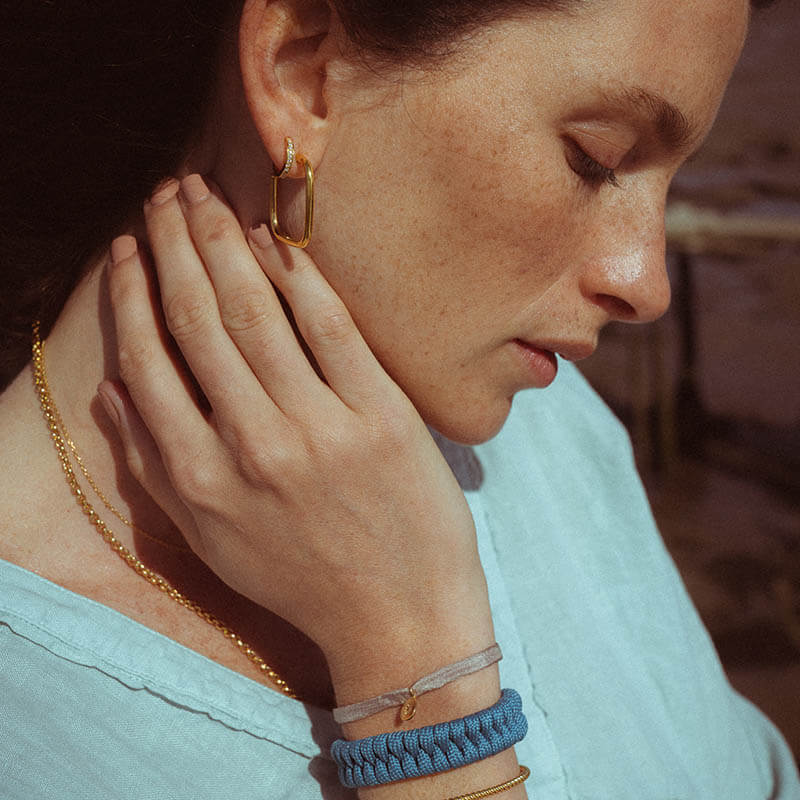 Brincos argola perfil quadrado dourados