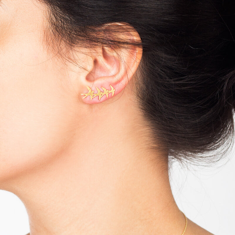 Brincos Andorinha assimétricos dourados