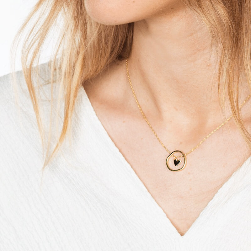 Colar Contorno coração dourado