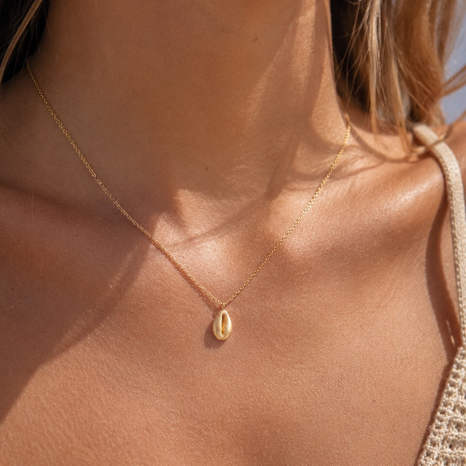 Colar Beijinho dourado
