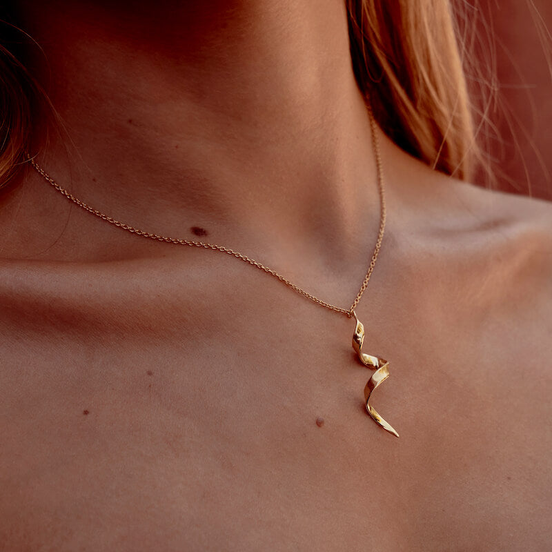 Colar em Prata Dourada