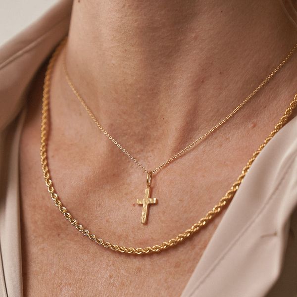 Colar em Aço Dourado