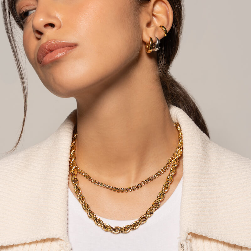 Colar em Aço Dourado