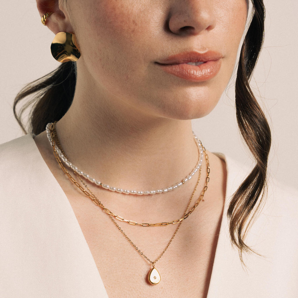 Colar Pérolas e Aço Dourado