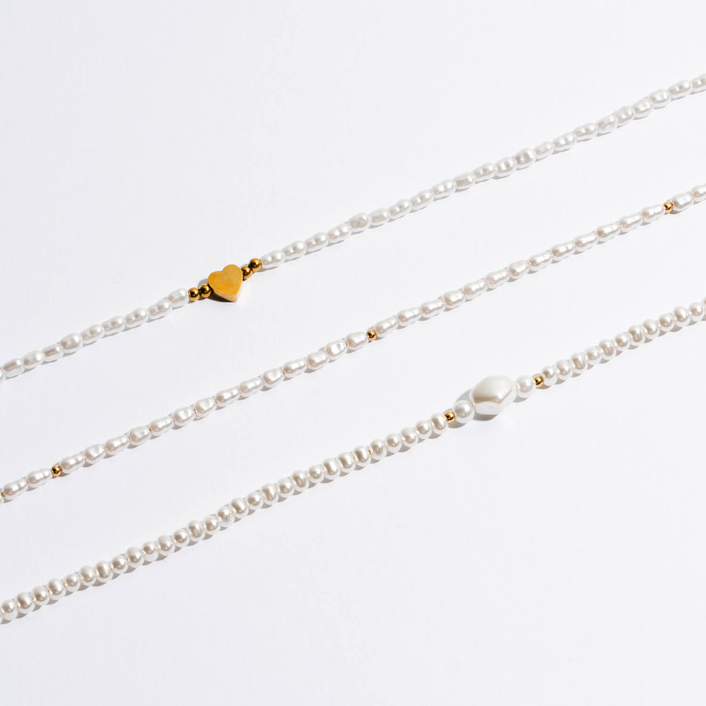 Colar Coração Pérolas e Aço Dourado