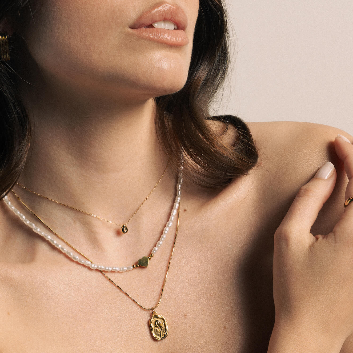 Colar Pendente Flor em Aço Dourado