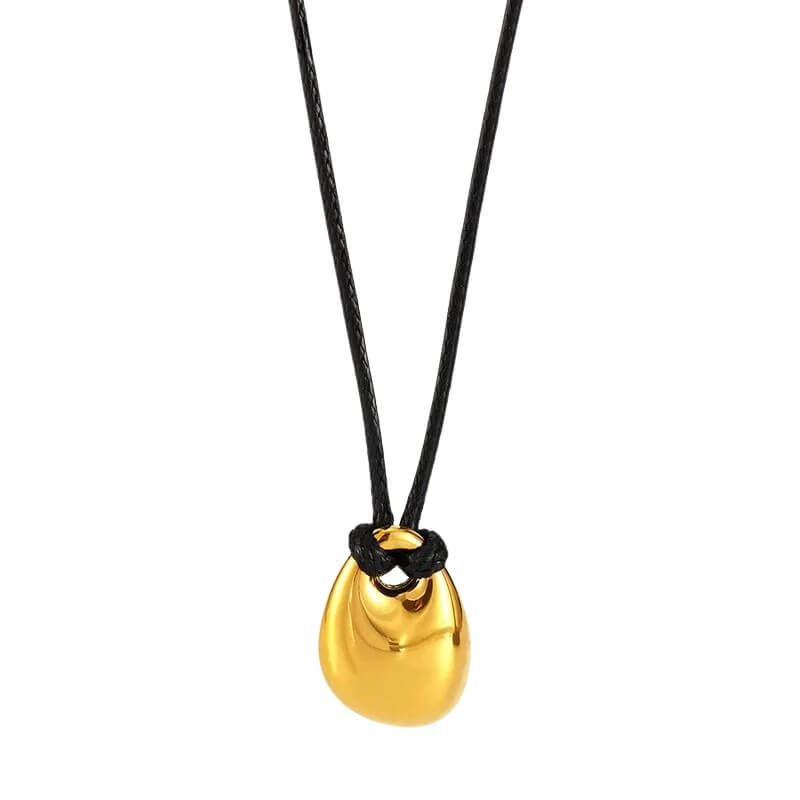 Colar em Couro com Pendente em Aço Dourado