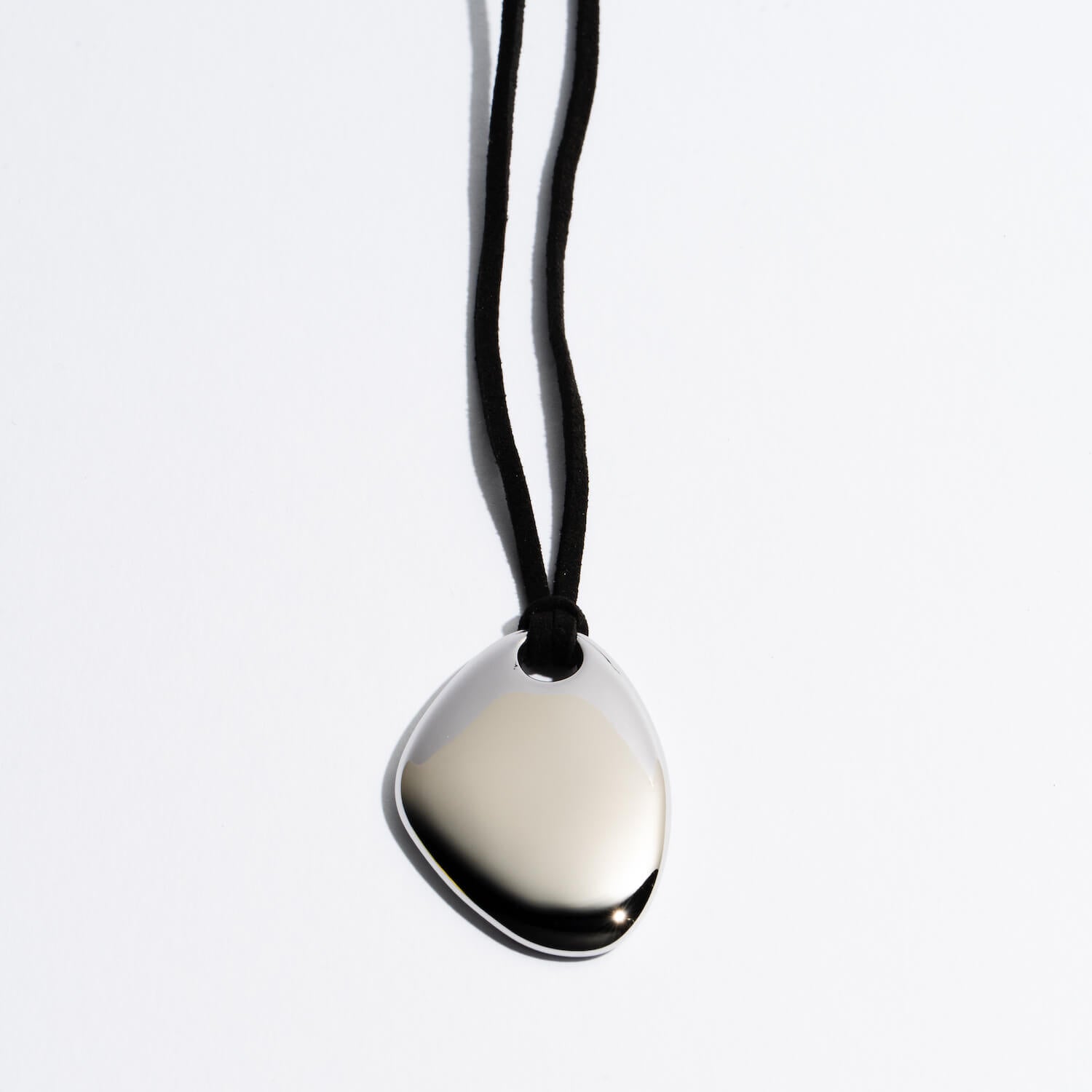 Colar Cordão com Pendente em Aço Prateado