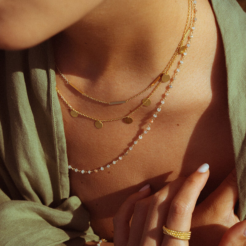 Colar chapinhas dourado