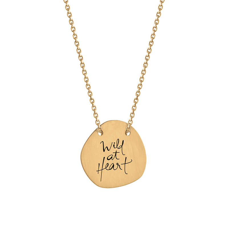 Colar Medalha frase wild at heart dourado