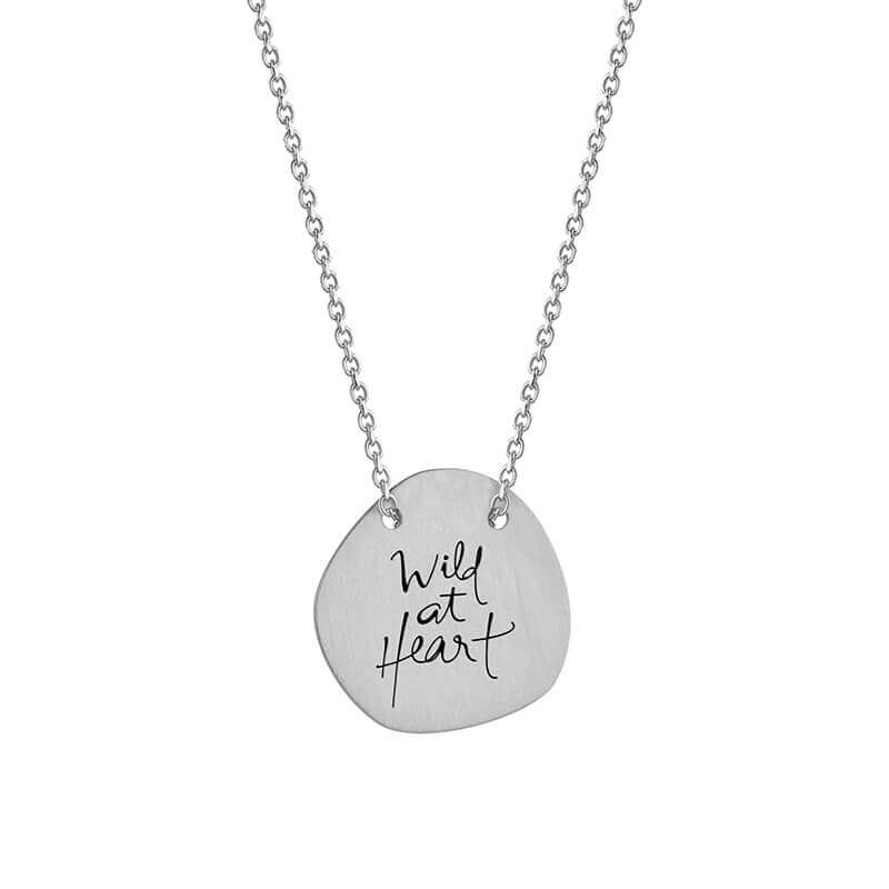 Colar Medalha frase wild at heart dourado