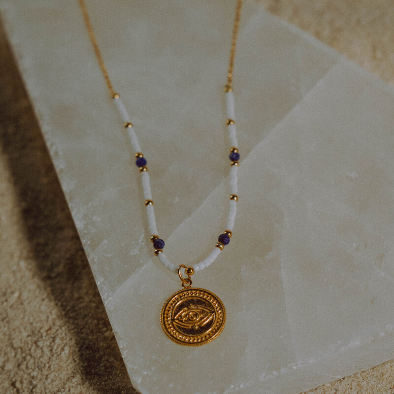 Colar de missangas dourado