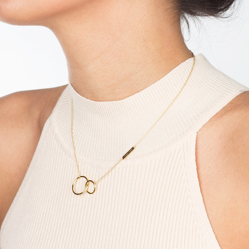 Colar Elos ligação dourado