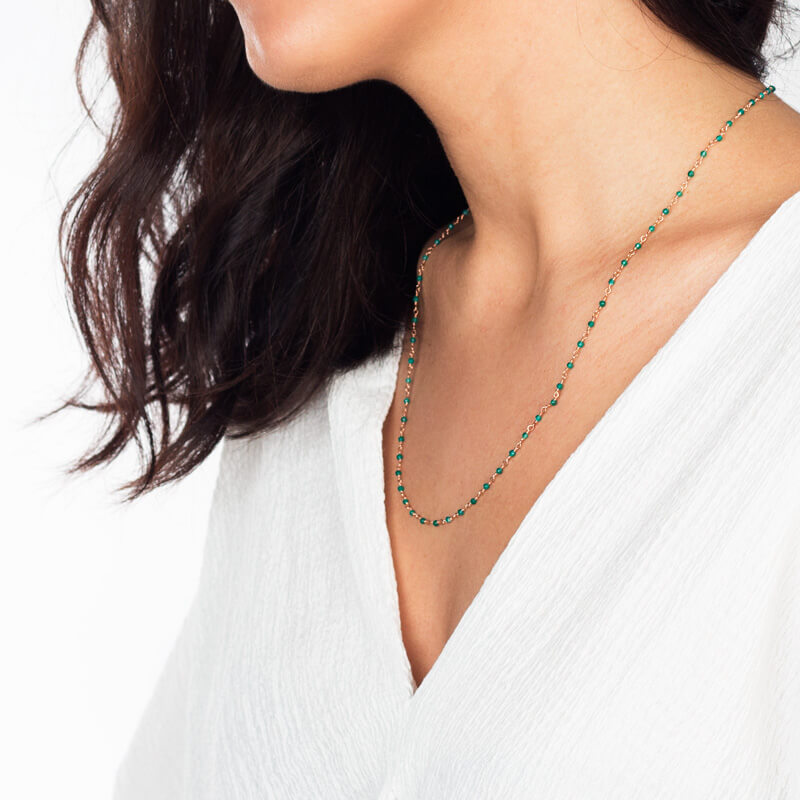 Colar Pedras verdes fio rosa