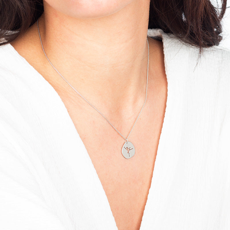 Colar Bailarina medalha recortada prateado