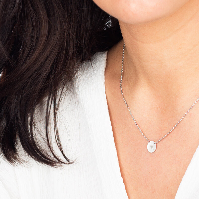 Colar Chapa medalha coração baixo-relevo prateado