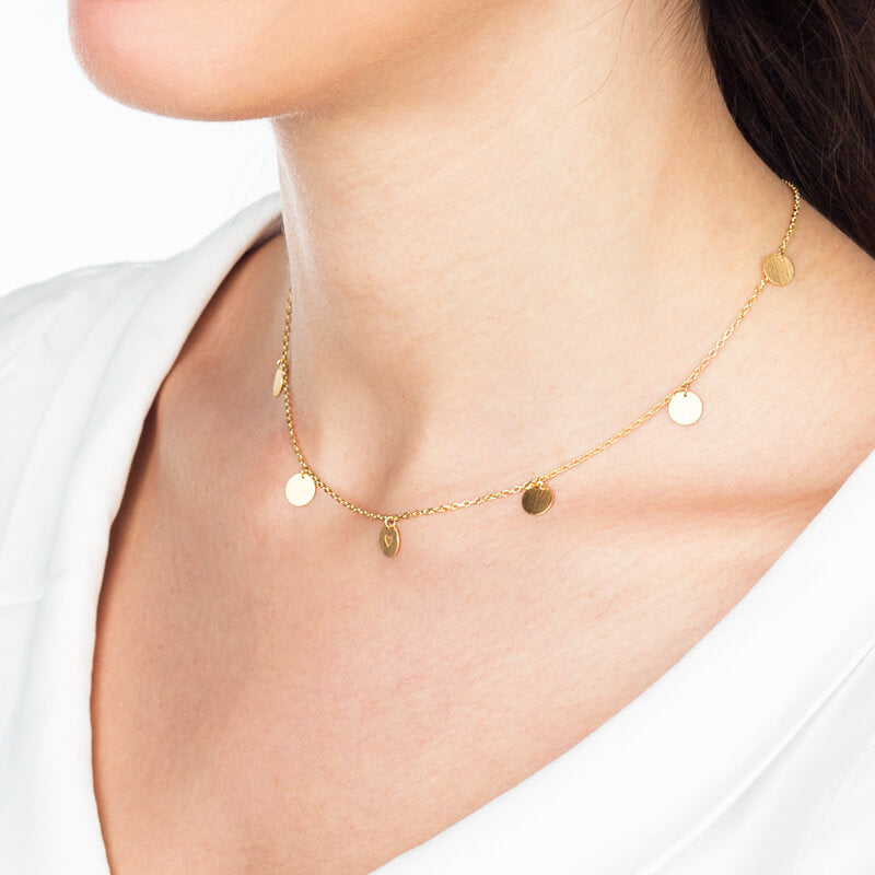 Colar Chapinhas medalha coração baixo-relevo dourado