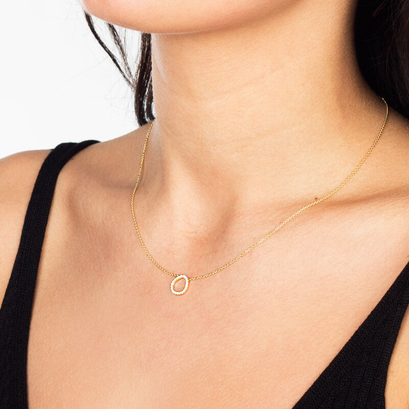 Colar Contorno pequeno brilhantes dourado