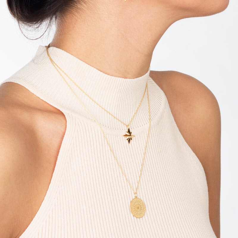 Colar medalha Rosa dos ventos dourado