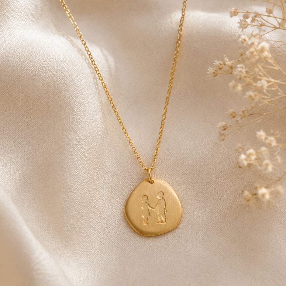Colar 1 menino e 1 menina medalha baixo-relevo dourado