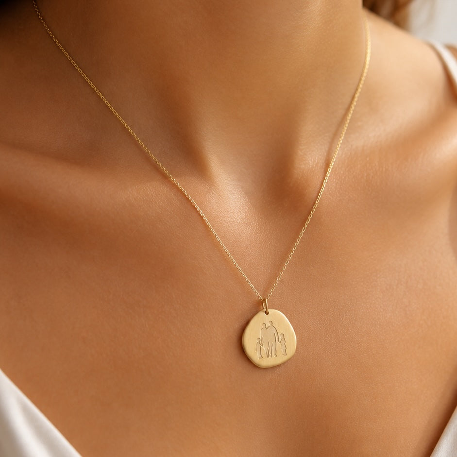 Colar Casal com 1 menino e 1 menina medalha baixo-relevo dourado