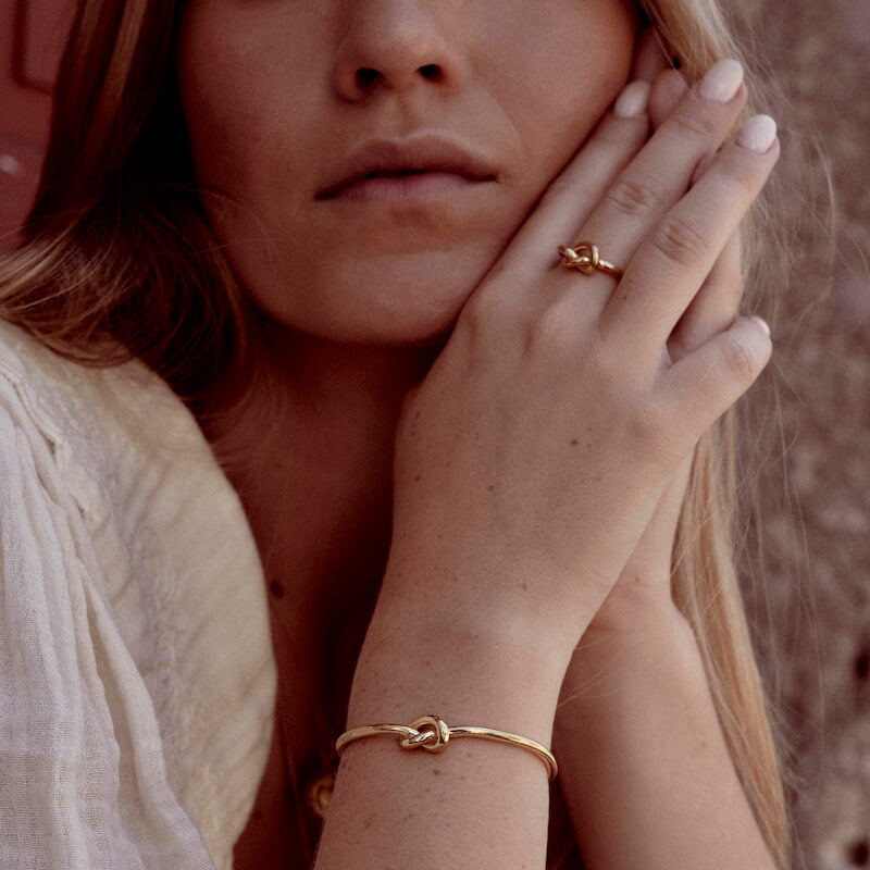 Pulseira Escrava Knot em Prata Dourada