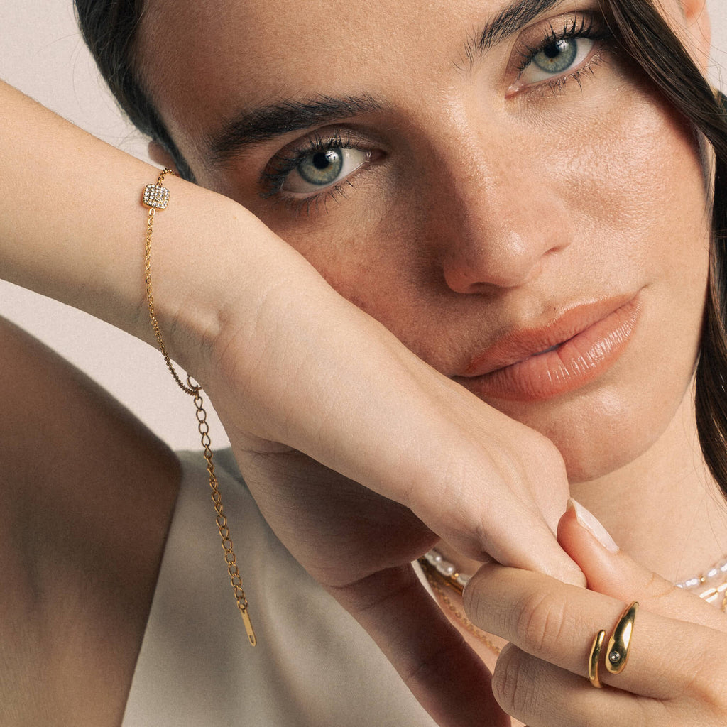 Pulseira Brilhantes em Aço Dourado